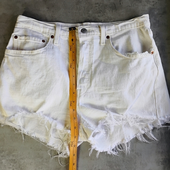 Levi's 501 Distressed Denim Shorts Womens 31 Waist White Button Fly 2" Inseam - Picture 9 of 12